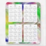 4 år kalender på den luddiga färgdesignen Backgrd. Musmatta