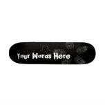 Anpassningsbar B&W röntgar datormöss stiger ombord Skateboard