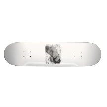 Baby som sovar med blommig bakgrundsBW Skateboard Deck