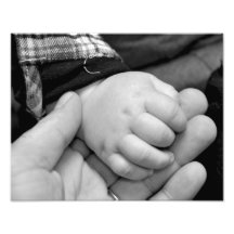 Babyen räcker fotografiskt tryck