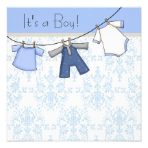 Babyklädstreckpojken beklär baby shower inbjudningar