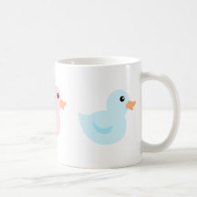Bedotted anka i blått kaffe mugg