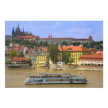 Beskåda av det Prague slottet och townen vid Vltav Fotografiskt Tryck