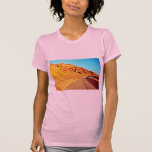 Beskåda den Along konstnärens drev Tee Shirts