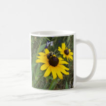 bi på blomma kaffe muggar