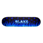 Blake blått avfyrar den Skatersollie skateboard.en