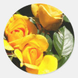 Blommas guld- ro rund klistermärke
