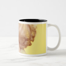 Blond kvinna 2 kaffe kopp
