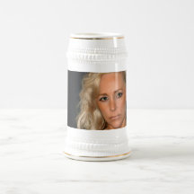 Blond kvinna muggar