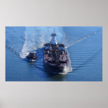 Bogserbåten kontrollerar in posters