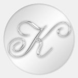 Brev K skrivar initial favör för fauxsilvermonogra Klistermärken