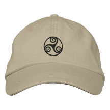 Broderad hatt för Celtic Triskele