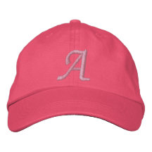 Broderad Monogramhatt