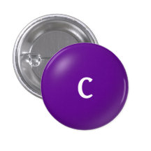 C-monogramen knäppas knappar med nål