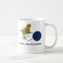 Chick som virkar kaffemuggen