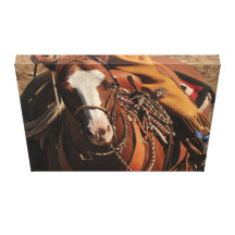 Cowboyen på eldsvåda vände mot Sorrelhästen Sträckta Canvas Tryck