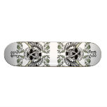 Den 13 timme skallen tar tid på mönster skate board deck
