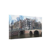 Den Amsterdam kanalen inhyser & överbryggar slågen Sträckt Kanvastryck