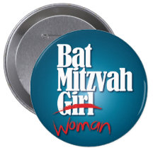Den bat mitzvah flickan (kvinna) knäppas knappar med nål