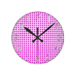 Den färgrika rosa polkaen pricker moderiktig desig vägg klockor