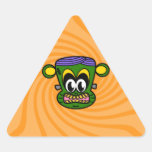 Den gröna Frankenstein apan på orangen virvlar run Triangle Stickers