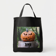 Den läskiga jack o lantern hänger lös tygkasse
