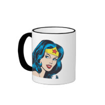 Den mirakel- kvinnan vänder mot kaffe mugg