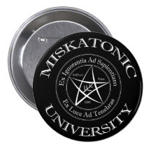 Den Miskatonic universiteten knäppas Knapp Med Nål