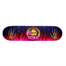 Den Noah rosan flammar och döskalle skateboard