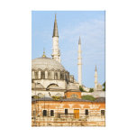 Den nya moskén och egyptier marknadsför i Istanbul Sträckta Kanvas Tryck