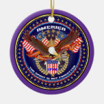 Den patriotiska amerikanen beskådar noterar behar julgranskula