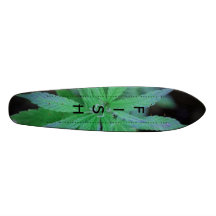 Den Pro fisken modellerar old schooldäcket… Skateboard