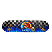 Den röda draken och skallen med kända blått flamma anpassningsbara skateboard