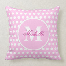 Den rosa vitpolkaen pricker monogramen kudder