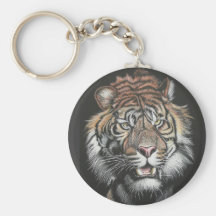 Den ryta tigern i skrapa stiger ombord nyckelring