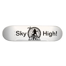Den skyhöga skridskon stiger ombord skateboard