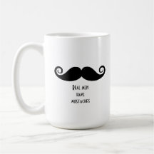 Den verkliga manar har mustasch kaffe mugg
