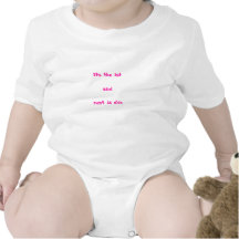 Det är 1st, och hyra är rakt tee shirts