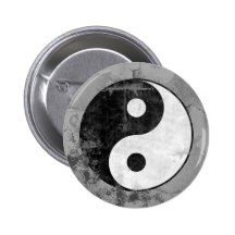 Det bekymrade Yin Yang symbolet knäppas Knappar Med Nål