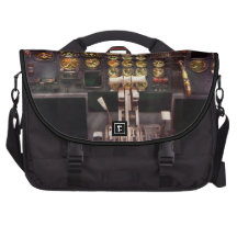 Det flygplan - cockpit - kontrollerar är fastställ laptop bags