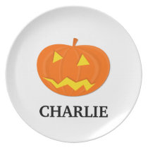 Det Halloween pumpasmåbarn pläterar med namn tallrikar