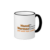 Det roliga kaffemuggcitationstecknet räcker värmea