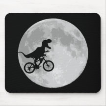 Dinosaur på en cykel i himmel med månen musmatta
