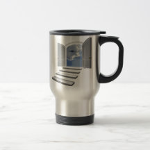 Dörr som öppnas på ett mystic öga kaffe kopp