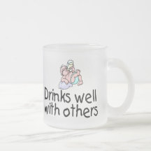Drinkar väller fram med andra kaffe kopp