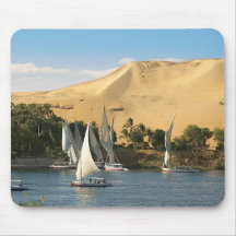 Egypten Aswan, Nile River, Felucca segelbåtar, 2 Mus Mattor