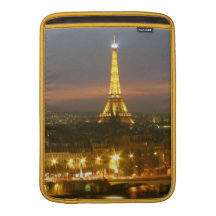 Eiffel står hög i Paris Sleeve För MacBook Air