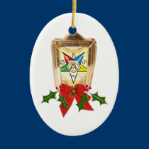 En OES-ferielykta julgransprydnader