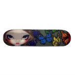 En regnbåge av fjärilsfeskateboarden skateboards