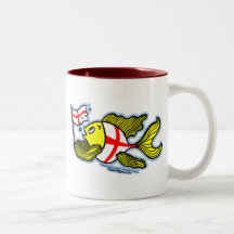 Engelskafiskinnehav den engelska flagga kaffe kopp